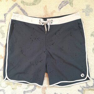 Vuori Cruise Board Shorts Mens 34 7" Inseam Gray and Black Splatter Print V314